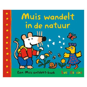 Muis wandelt in de natuur