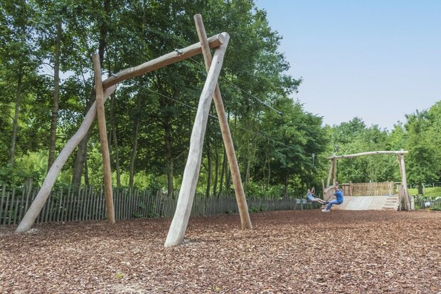 Robinia dubbele kabelbaan met startplatform  voor openbaar gebruik 3000cm x 400cm