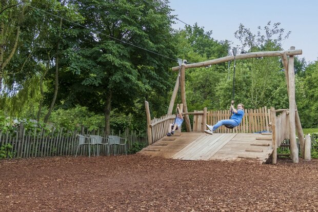 Robinia dubbele kabelbaan met startplatform  voor openbaar gebruik 3000cm x 400cm