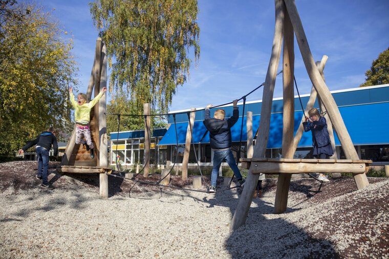 Robinia Balanceerstructuur voor openbaar gebruik 425 cm x 385cm