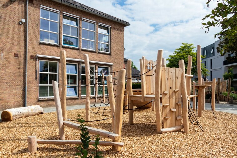 Robinia Speelcombinatie voor openbaar gebruik 790cm x 690cm