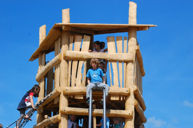 Robinia Speeltoren voor openbaar gebruik 840cm x 1300cm