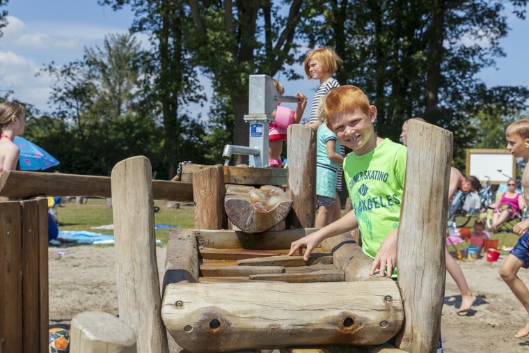 Robinia  Waterspeelplaats voor openbaar gebruik 630cm x 400cm