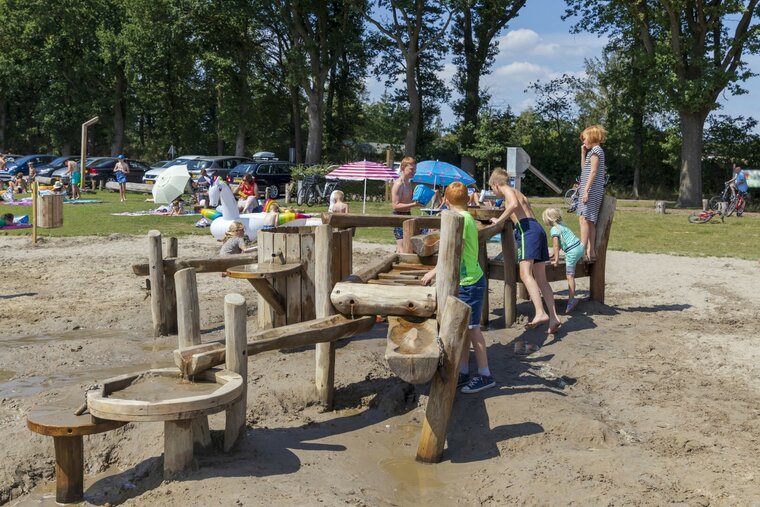 Robinia  Waterspeelplaats voor openbaar gebruik 630cm x 400cm