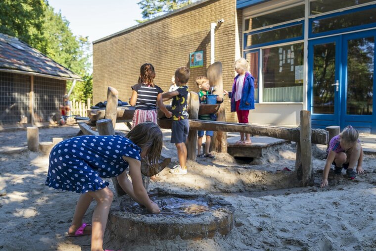 Robinia  Waterspeelplaats voor openbaar gebruik 530cm x 330cm