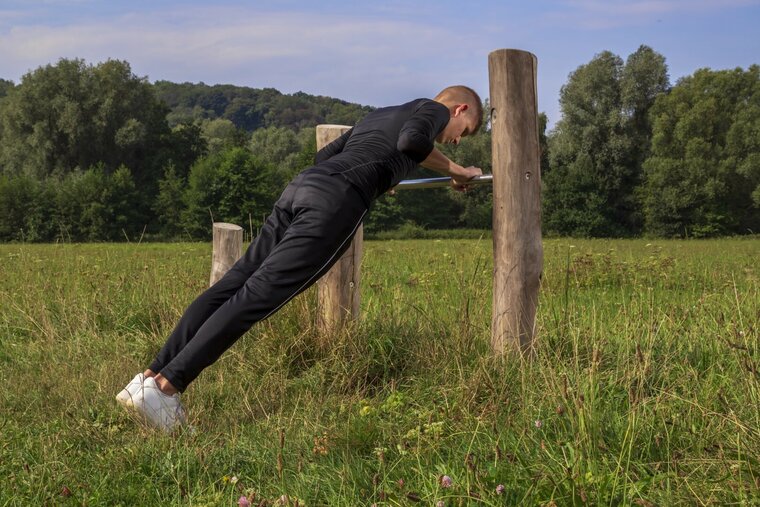 Robinia Push-Up Bar voor openbaar gebruik 200cm x 30cm