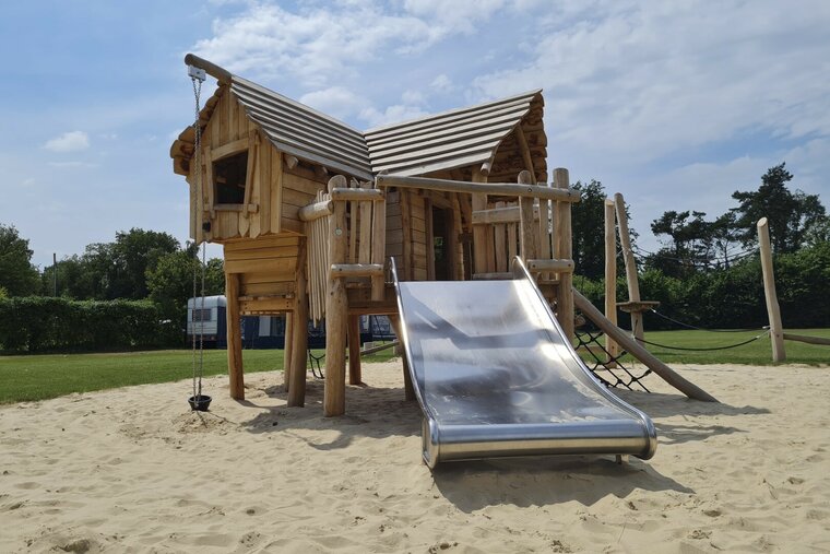 Robinia Strandhuis voor openbaar gebruik 450cm x 500 cm