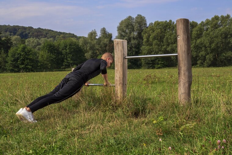 Robinia Push-Up Bar voor openbaar gebruik 200cm x 30cm