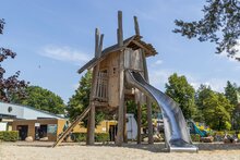 Robinia speeltoren voor openbaar gebruik 740cm x 510cm