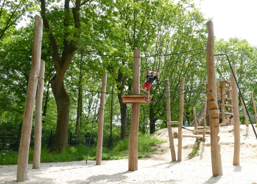 Robinia Speelstructuur voor openbaar gebruik 1000cm x 800cm