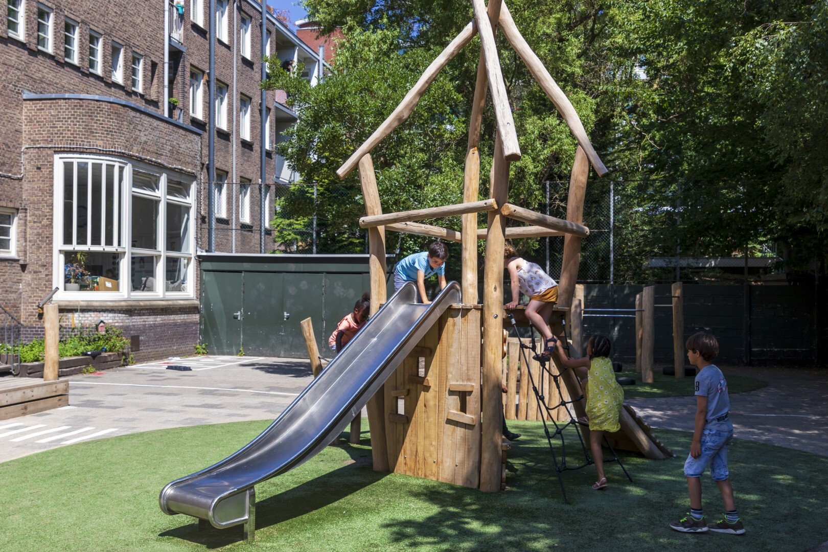 Robinia torteltoren voor openbaar gebruik 560cm x 350cm