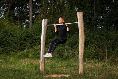 Robinia Pull-Up Bar voor openbaar gebruik 180cm x 30cm